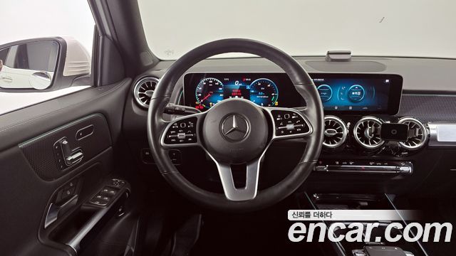 Mercedes-Benz GLB-Class 2020 — photo 13
