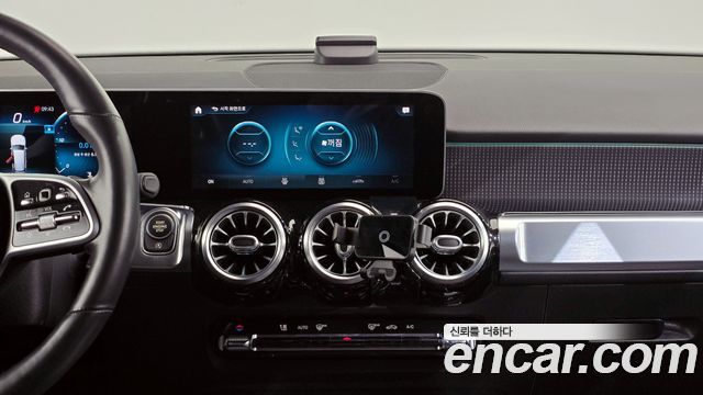 Mercedes-Benz GLB-Class 2020 — photo 14