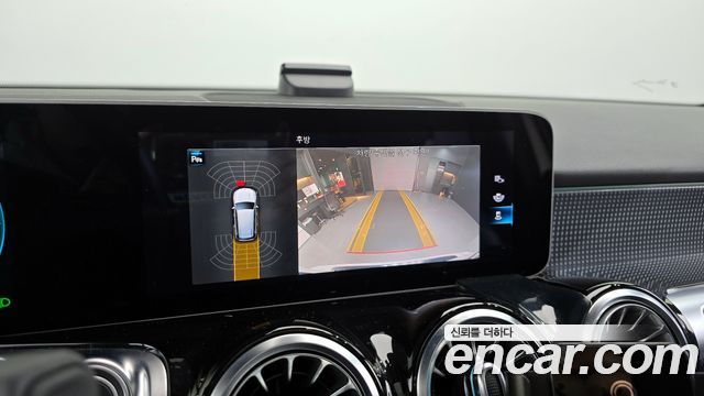 Mercedes-Benz GLB-Class 2020 — photo 15