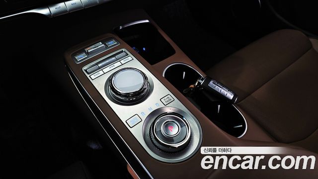 Genesis GV70 2023 — photo 9