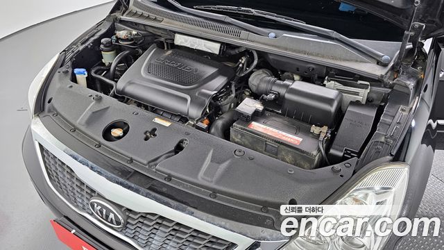 Kia Canival 2012 — photo 6