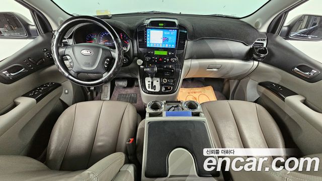 Kia Canival 2012 — photo 7