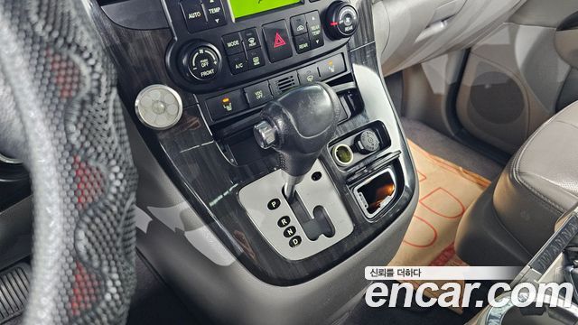 Kia Canival 2012 — photo 9