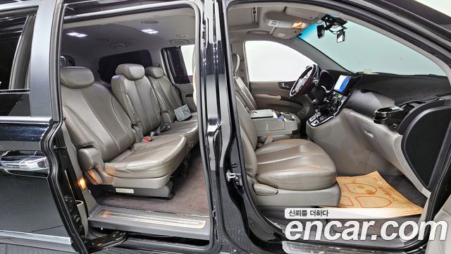 Kia Canival 2012 — photo 11
