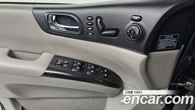Kia Canival 2012 — photo 14