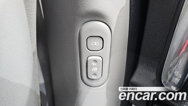 Kia Canival 2012 — photo 19