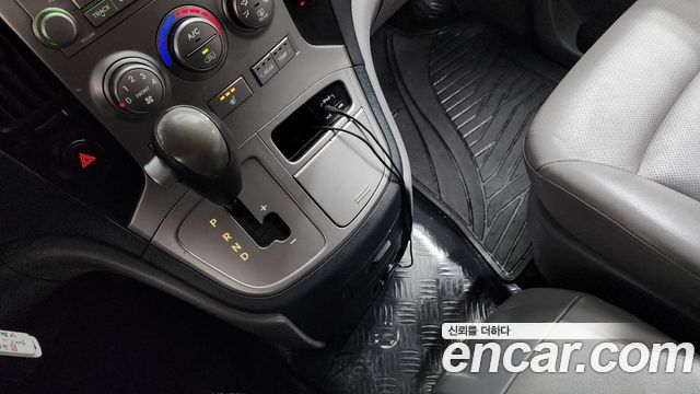 Hyundai Starex 2014 — photo 9