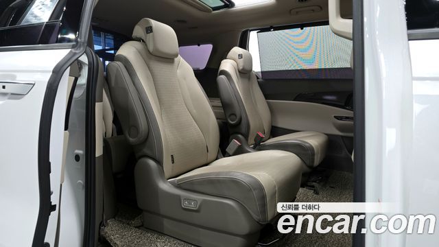 Kia Canival 2021 — photo 12