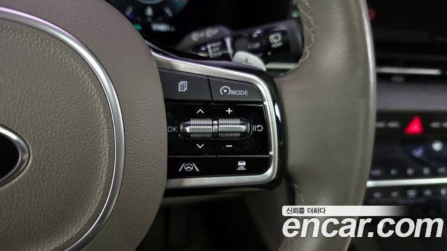 Kia Canival 2021 — photo 17