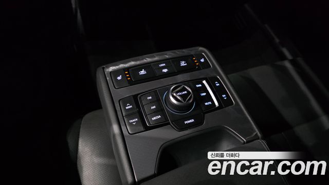 Hyundai Genesis 2016 — photo 18