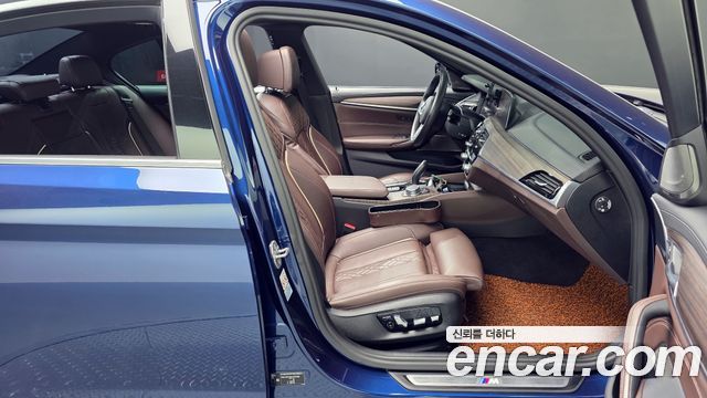 BMW 5-Series 2020 — photo 10