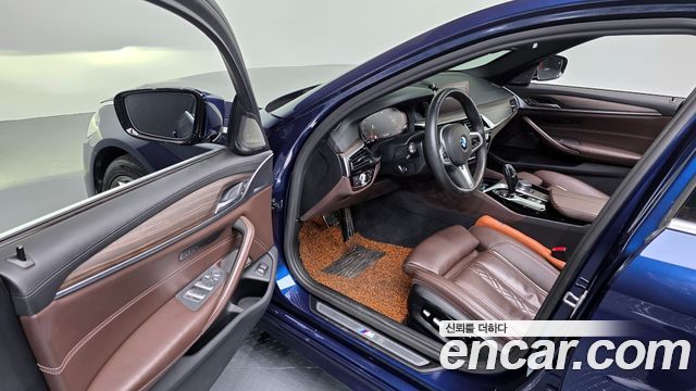 BMW 5-Series 2020 — photo 11