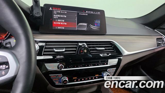 BMW 5-Series 2020 — photo 14