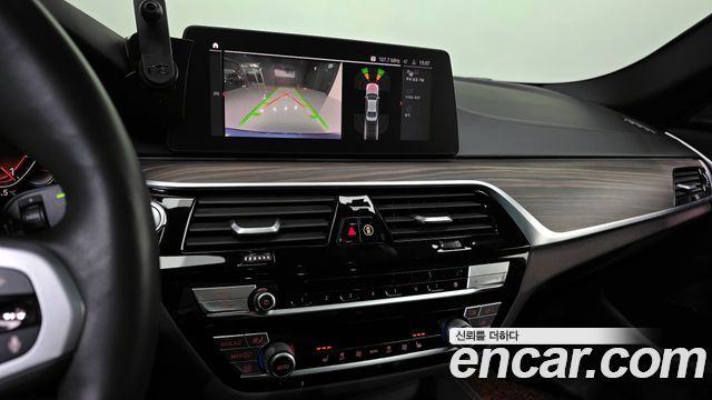 BMW 5-Series 2020 — photo 15