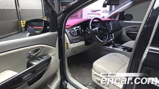 Kia Canival 2018 — photo 10