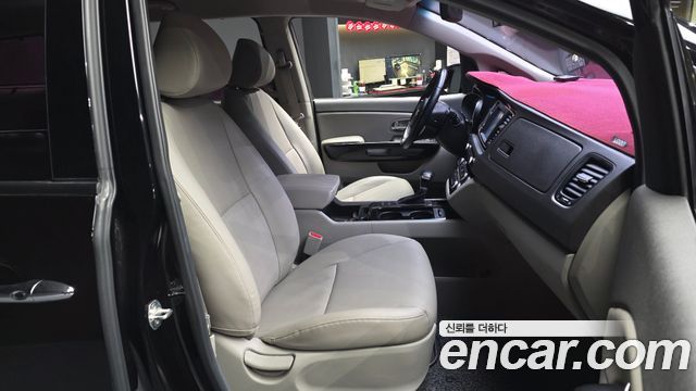 Kia Canival 2018 — photo 11