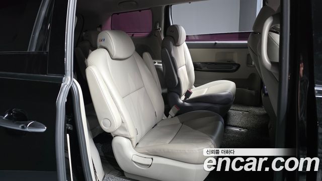 Kia Canival 2018 — photo 12