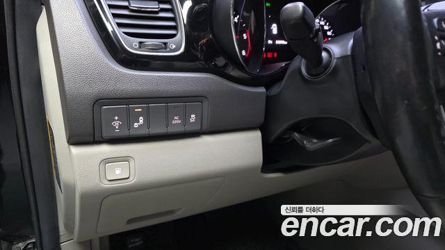 Kia Canival 2018 — photo 17