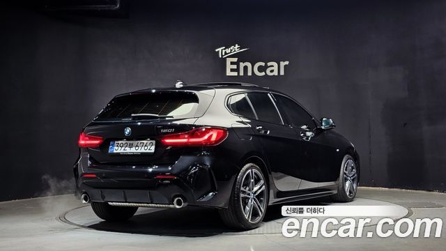 BMW 1-Series 2024 — photo 2