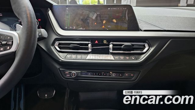BMW 1-Series 2024 — photo 16