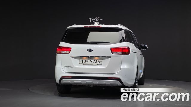 Kia Canival 2018 — photo 4