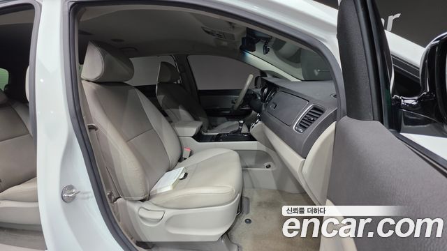 Kia Canival 2018 — photo 10