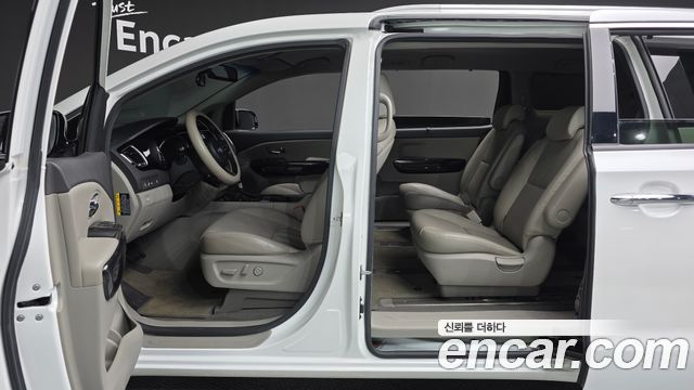 Kia Canival 2018 — photo 16