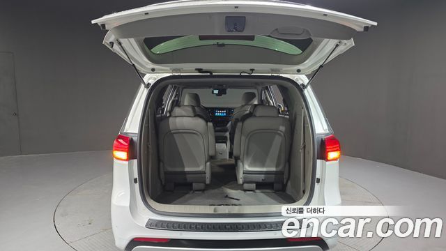Kia Canival 2018 — photo 20