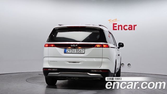 Kia Canival 2023 — photo 4