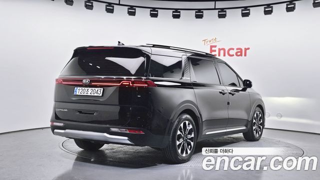 Kia Canival 2021 — photo 2