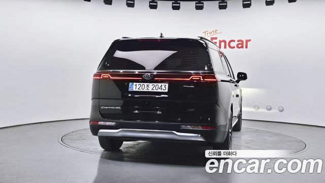Kia Canival 2021 — photo 4