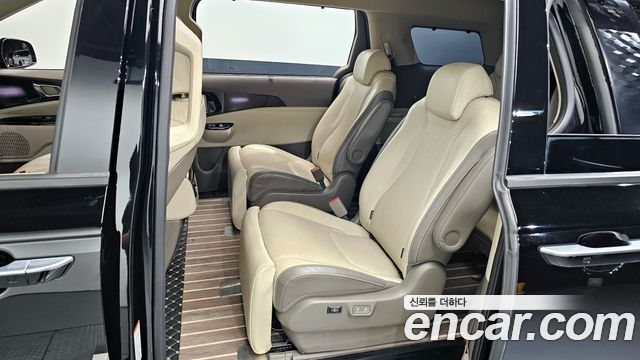 Kia Canival 2021 — photo 11