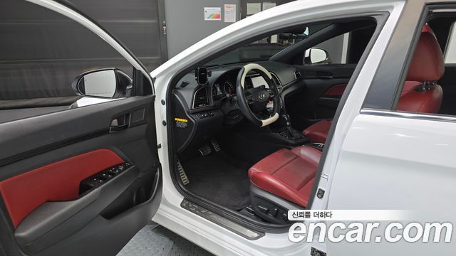 Hyundai AVANTE 2018 — photo 10