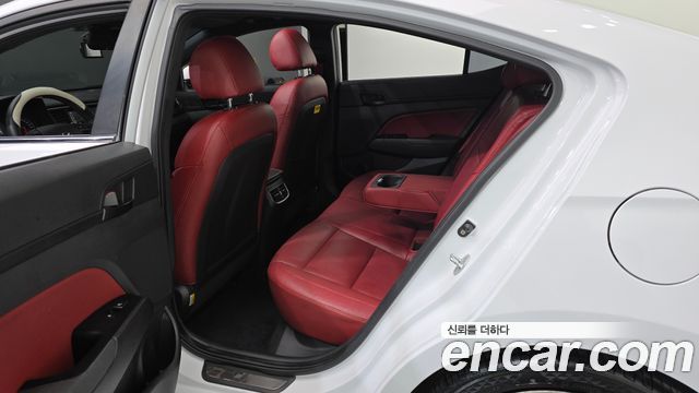 Hyundai AVANTE 2018 — photo 11