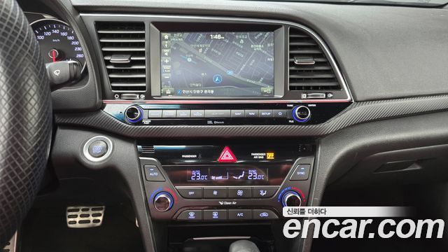 Hyundai AVANTE 2018 — photo 16