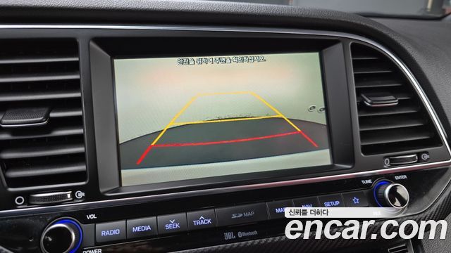 Hyundai AVANTE 2018 — photo 17