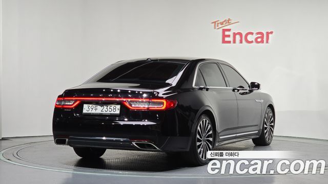 Lincoln Continental 2017 — photo 2