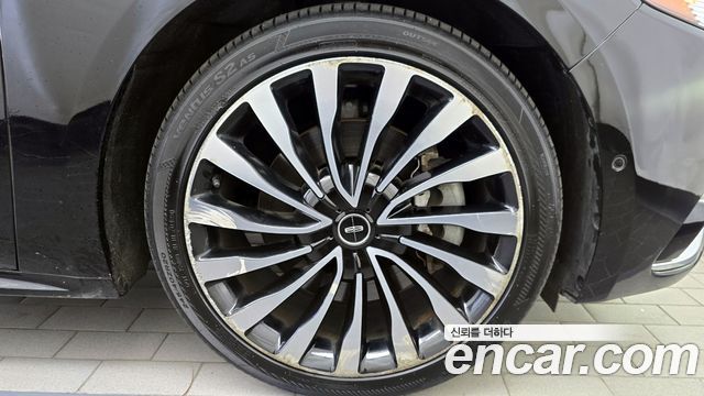 Lincoln Continental 2017 — photo 5