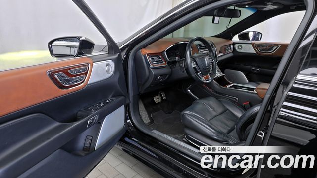 Lincoln Continental 2017 — photo 10