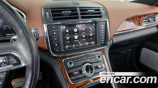 Lincoln Continental 2017 — photo 14