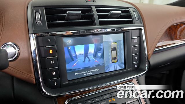 Lincoln Continental 2017 — photo 15