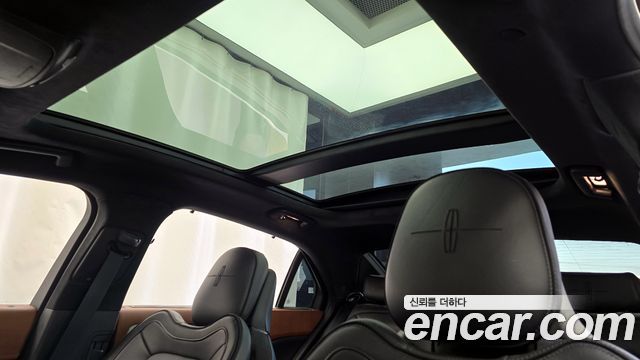 Lincoln Continental 2017 — photo 18