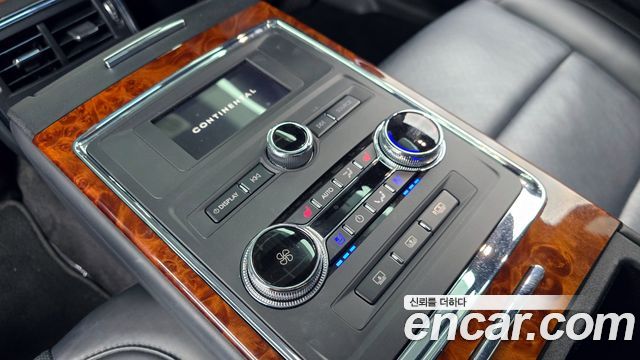 Lincoln Continental 2017 — photo 19