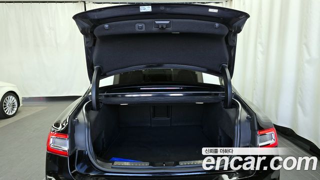 Lincoln Continental 2017 — photo 20