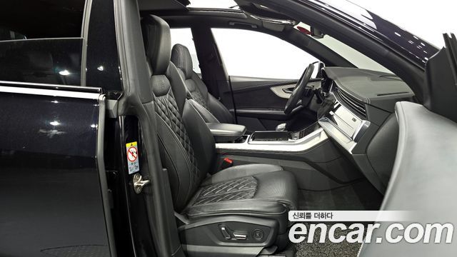 Audi Q8 2021 — photo 10