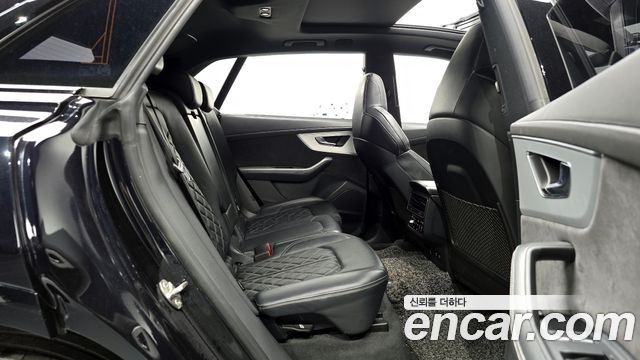 Audi Q8 2021 — photo 12