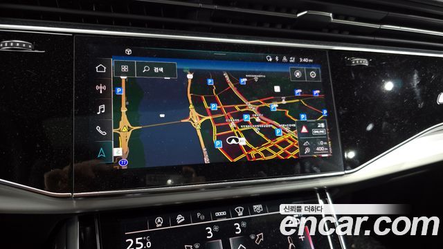 Audi Q8 2021 — photo 14