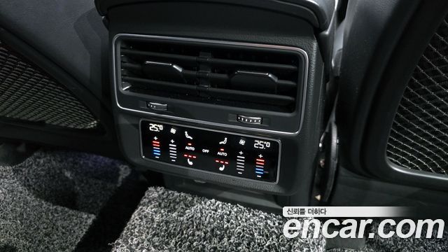 Audi Q8 2021 — photo 19