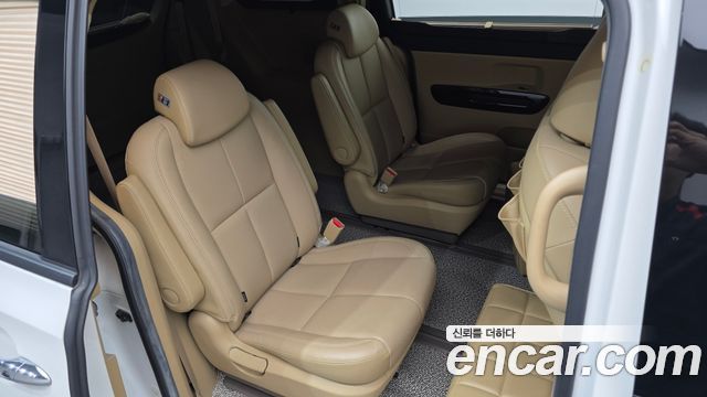 Kia Canival 2019 — photo 17