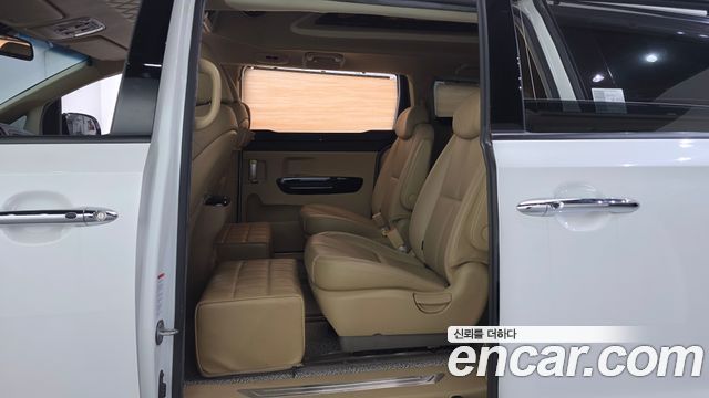 Kia Canival 2019 — photo 18